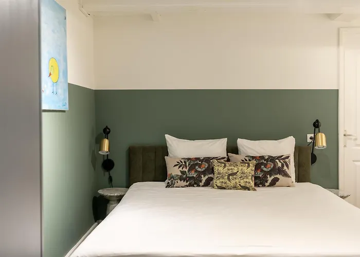 Апарт-отель Dockside Flats 3*