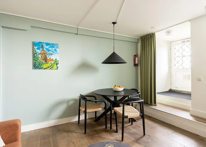 Апарт-отель Dockside Flats 3*