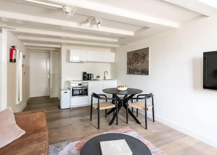 Dockside Flats Апарт-отель 3*