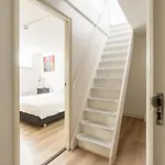 Dockside Flats 3*