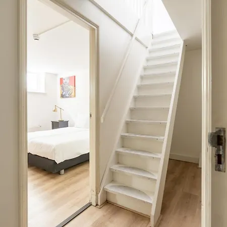 Dockside Flats 4*