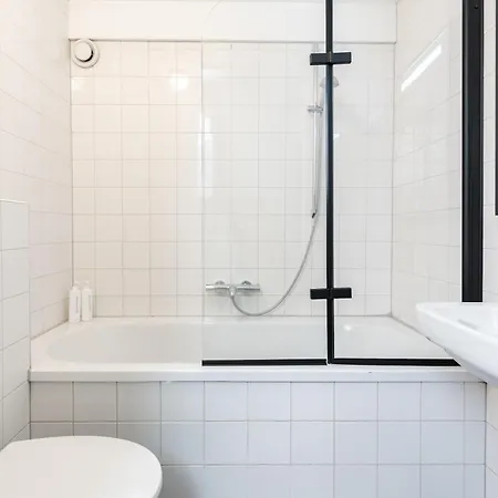 Dockside Flats Aparthotel 4*