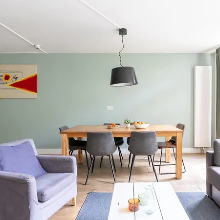 Dockside Flats Aparthotel 4*