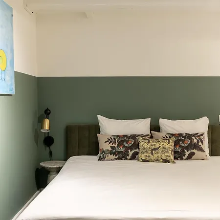 Aparthotel Dockside Flats 4*