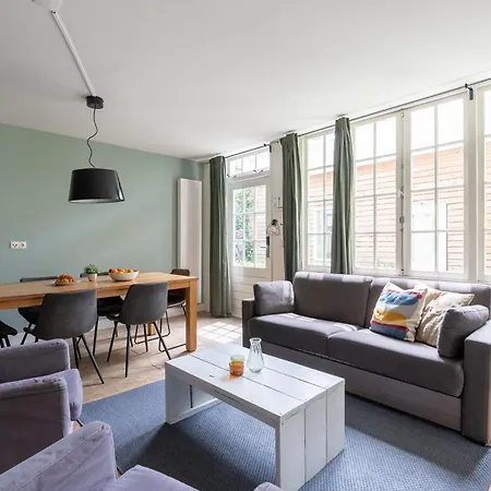 Dockside Flats Aparthotel 4*