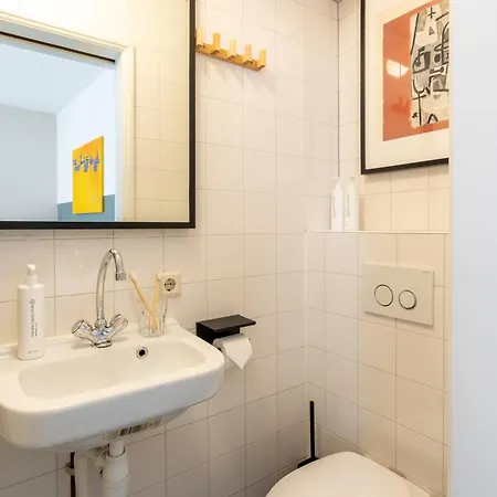Dockside Flats 4*