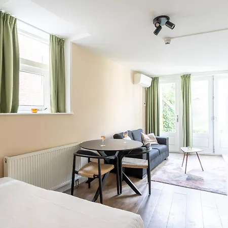 Dockside Flats 4*