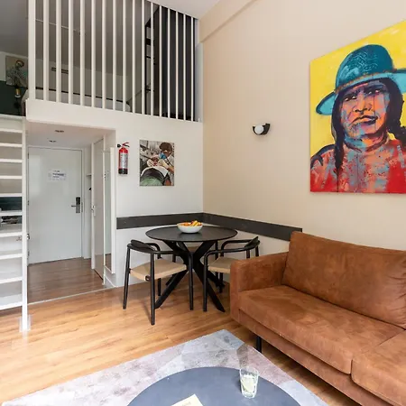 Dockside Flats Aparthotel 4*