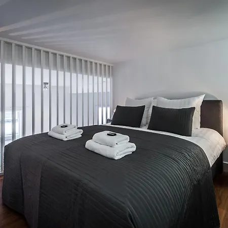 Dockside Flats 3*