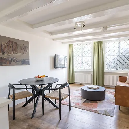 Dockside Flats Apart-hotel