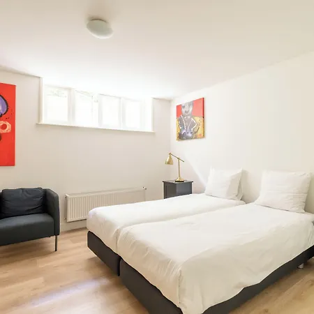 Dockside Flats 3*
