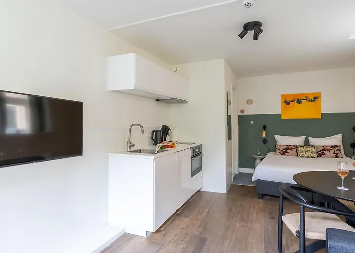 Aparthotel Dockside Flats 3*