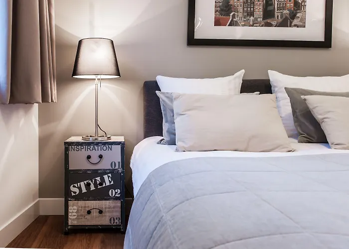 Dockside Flats アパートホテル 3*