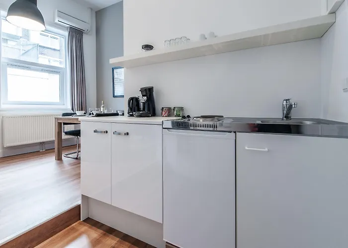 Dockside Flats アパートホテル 3*