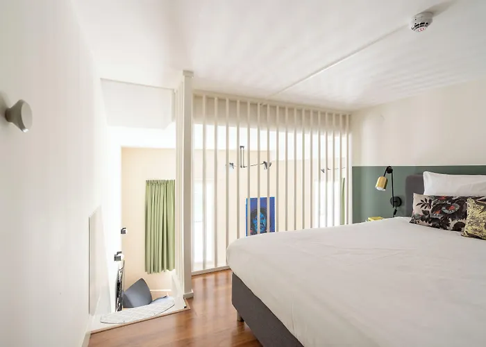 Dockside Flats アパートホテル 3*