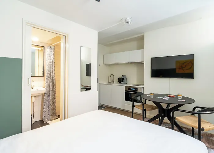 Dockside Flats Apartmanhotel 3*