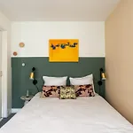 Dockside Flats מלון דירות 3*