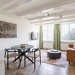 Dockside Flats מלון דירות