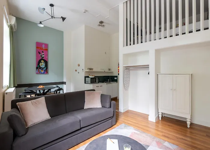 מלון דירות Dockside Flats 3*