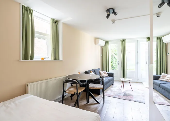 Dockside Flats מלון דירות