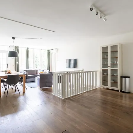Aparthotel Dockside Flats 3*