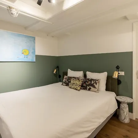 Dockside Flats 3*