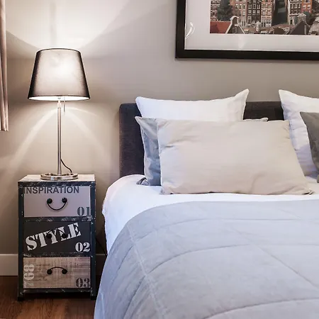 Dockside Flats Aparthotel 3*