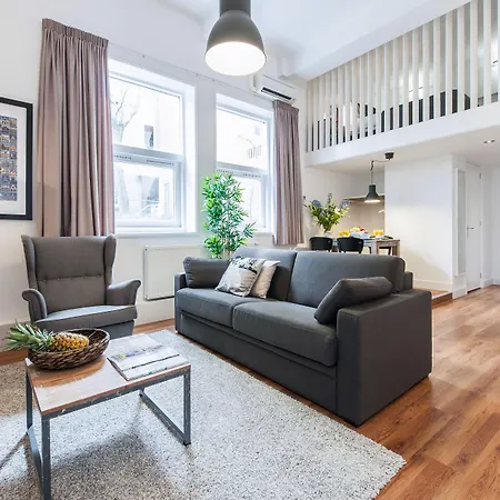 Dockside Flats Aparthotel 3*