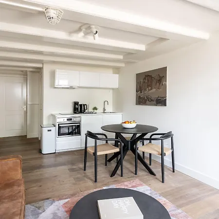 Dockside Flats Aparthotel 3*